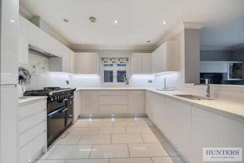 4 bedroom semi-detached bungalow for sale, Foresters Crescent, Bexleyheath