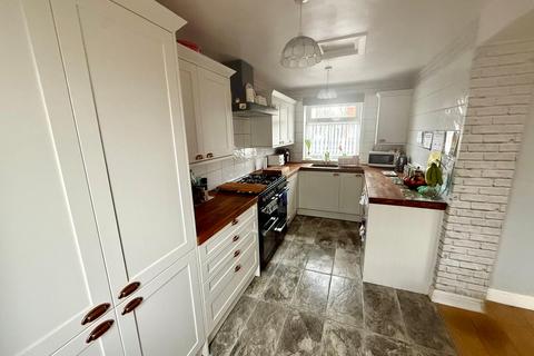 3 bedroom semi-detached house for sale, Broadway, Leeds LS15