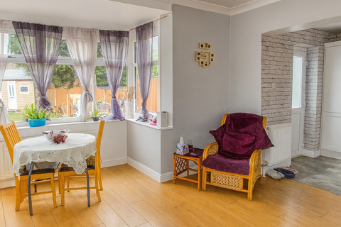 3 bedroom semi-detached house for sale, Broadway, Leeds LS15