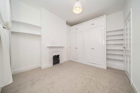 2 bedroom flat to rent, College Road, London NW10