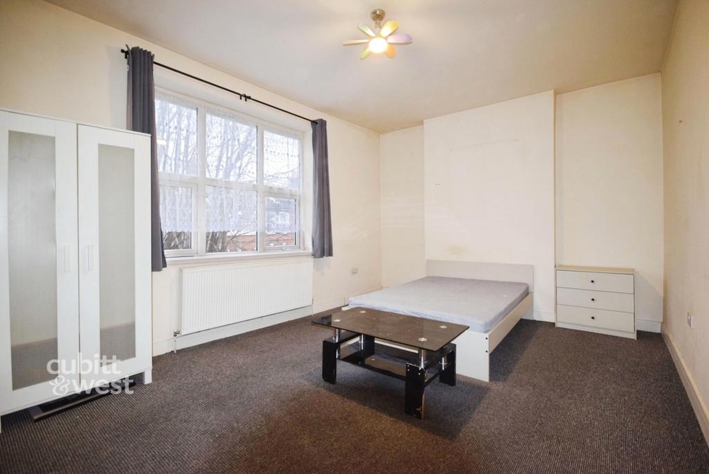 28 Canada Grove - 4