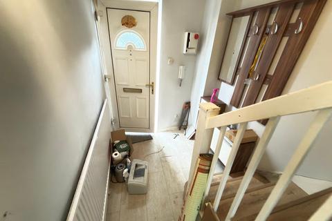 2 bedroom flat to rent, Boot Parade, Edgware HA8