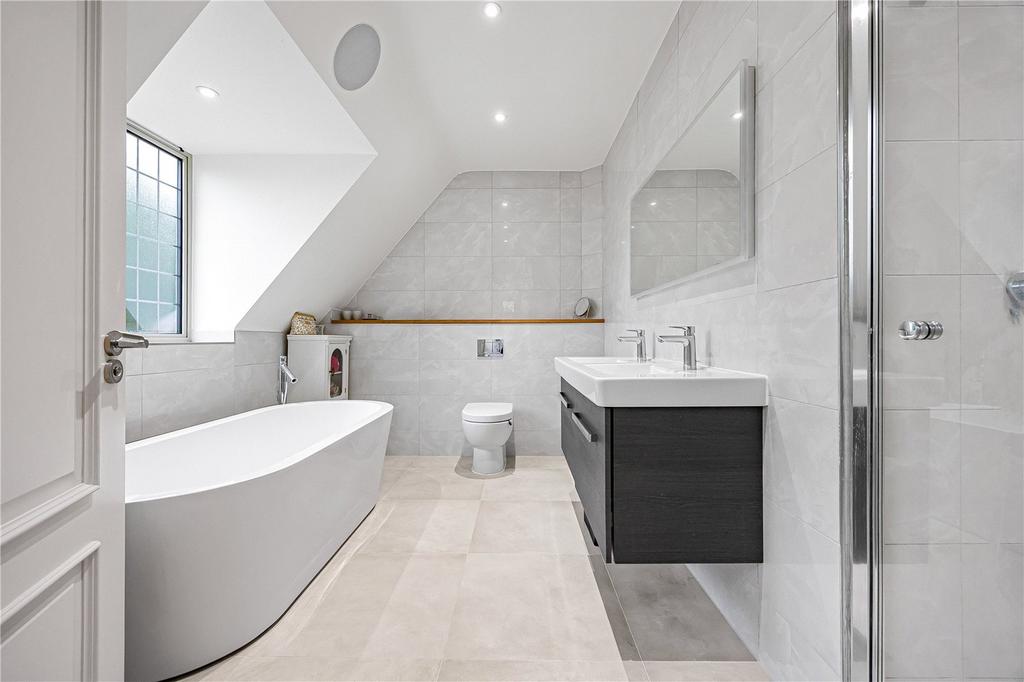 En-Suite Bathroom
