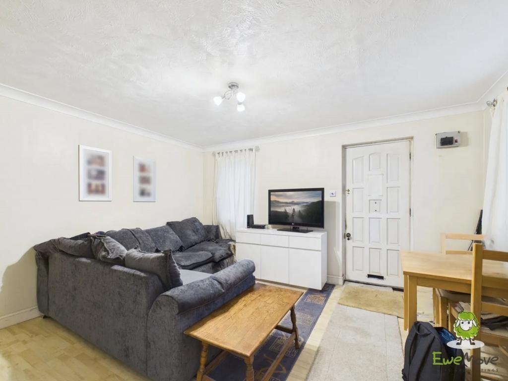 Ewe Move Estate Agents Basingstoke - Mahler Close