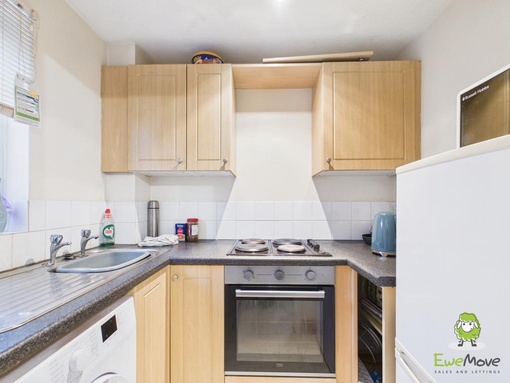 Ewe Move Estate Agents Basingstoke - Mahler Close