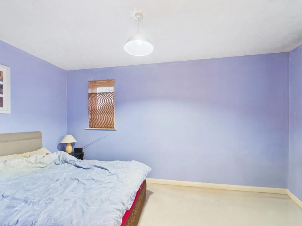 Ewe Move Estate Agents Basingstoke - Mahler Close