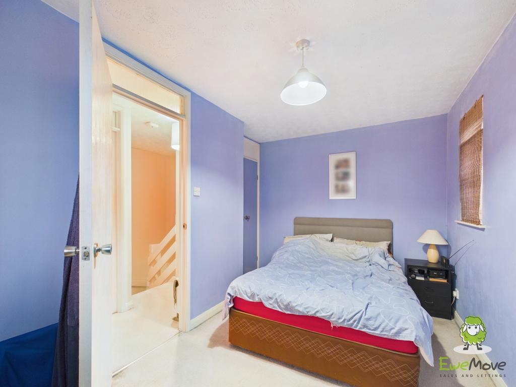 Ewe Move Estate Agents Basingstoke - Mahler Close