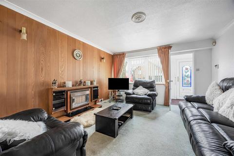3 bedroom terraced house for sale, Linnet Close, Reading