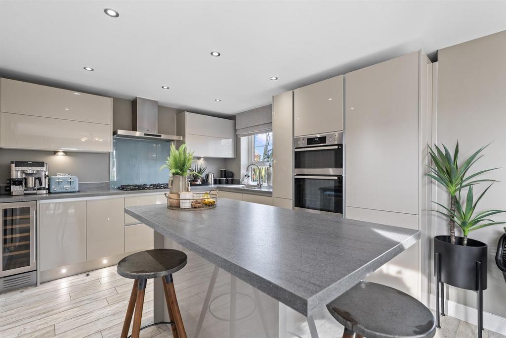 6 Dunsmore Avenue-08.jpg