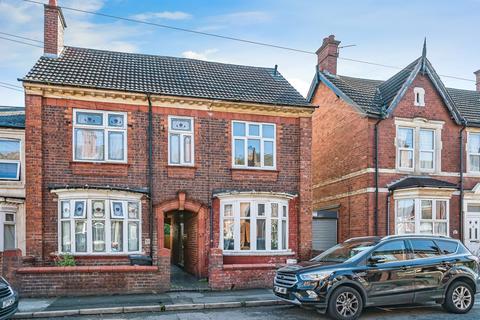 4 bedroom end of terrace house for sale, New Road, Dudley