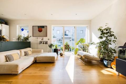 2 bedroom apartment for sale, at Acton Apartments, Branch Place, London N1