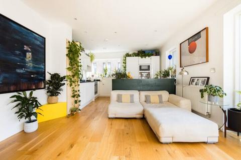 2 bedroom apartment for sale, at Acton Apartments, Branch Place, London N1