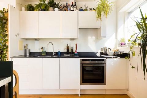 2 bedroom apartment for sale, at Acton Apartments, Branch Place, London N1