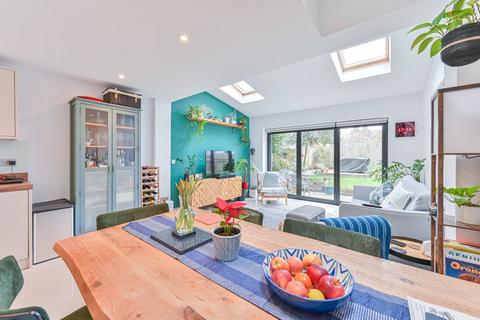 3 bedroom flat for sale, Herne Hill Road, Herne Hill, London, SE24