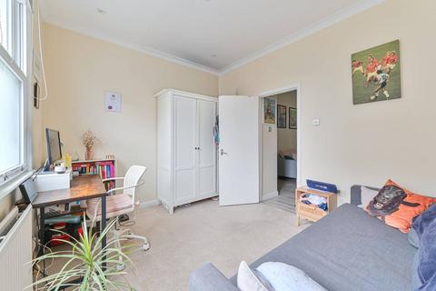 2 bedroom flat to rent, Landor Road, Clapham North, London, SW9
