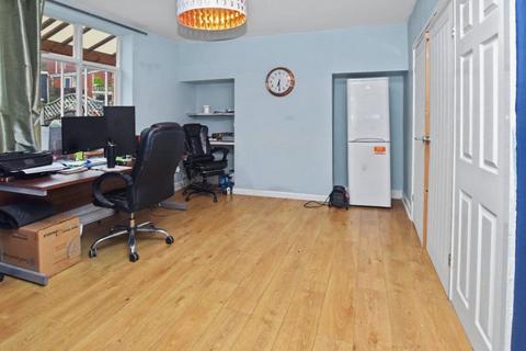 4 bedroom semi-detached house for sale, Upper Wortley Road, Leeds, West Yorkshire