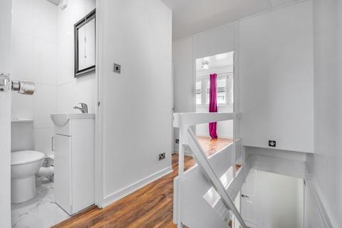 3 bedroom maisonette to rent, Timsbury Walk, London, SW15