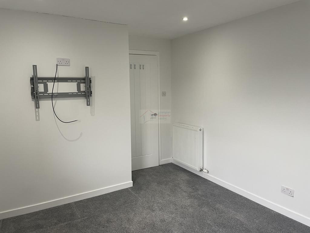 Bedroom 1c.JPG