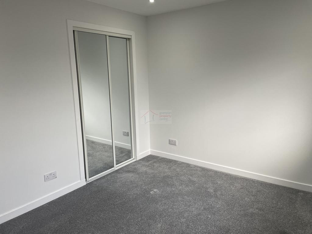 Bedroom 1b.JPG