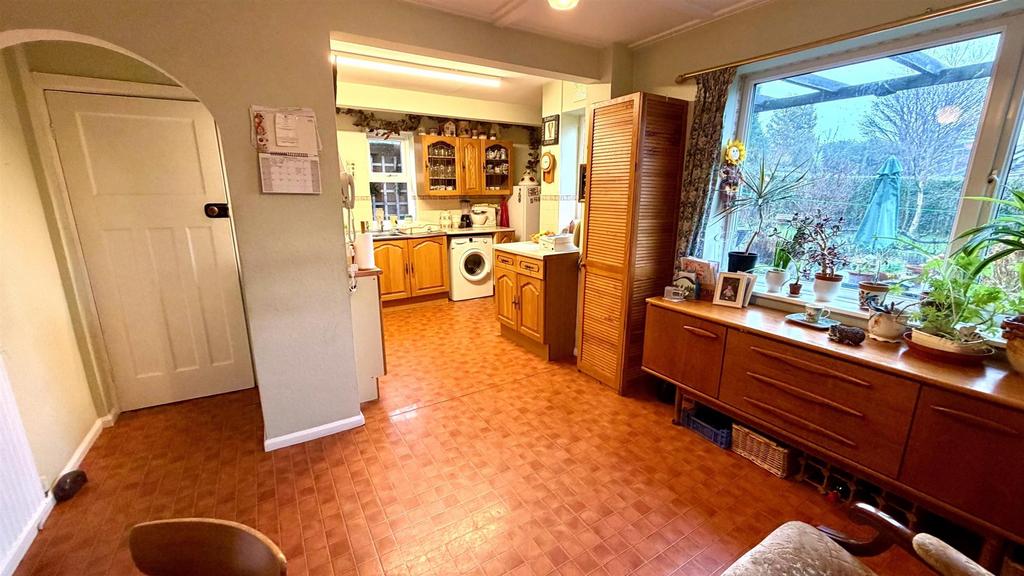 Open plan kitchen/dining room