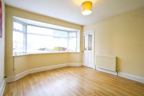 3 bedroom terraced house to rent, Pendas Way, Leeds LS15