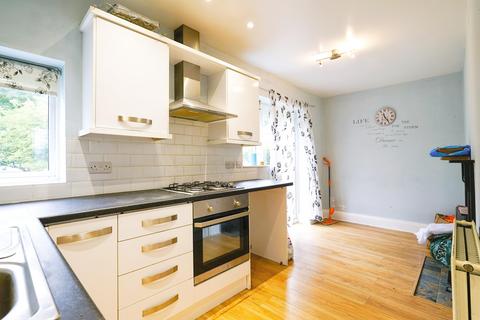 3 bedroom terraced house to rent, Pendas Way, Leeds LS15