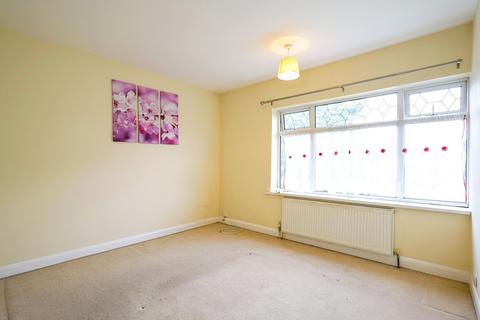 3 bedroom terraced house to rent, Pendas Way, Leeds LS15