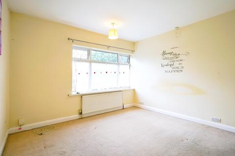 3 bedroom terraced house to rent, Pendas Way, Leeds LS15