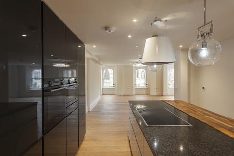 undefined, 18 Cathedral Yard, EXETER