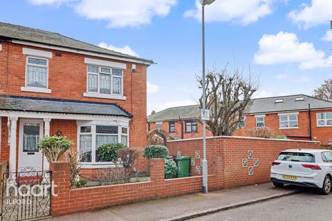 3 bedroom end of terrace house for sale, Coniston Avenue, Barking