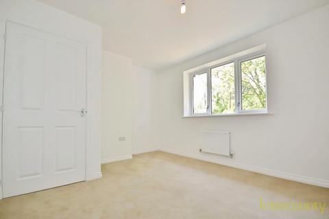 2 bedroom semi-detached house to rent, Vanoli Close, Saffron Walden CB11