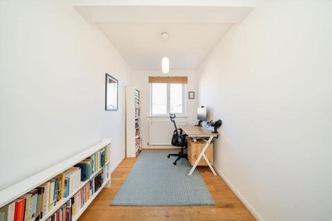 2 bedroom flat for sale, Leverton Street, London NW5