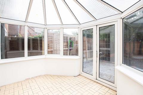 3 bedroom terraced house to rent, Tant Avenue, London E16
