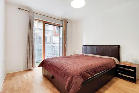 2 bedroom flat for sale, Crampton Street, LONDON