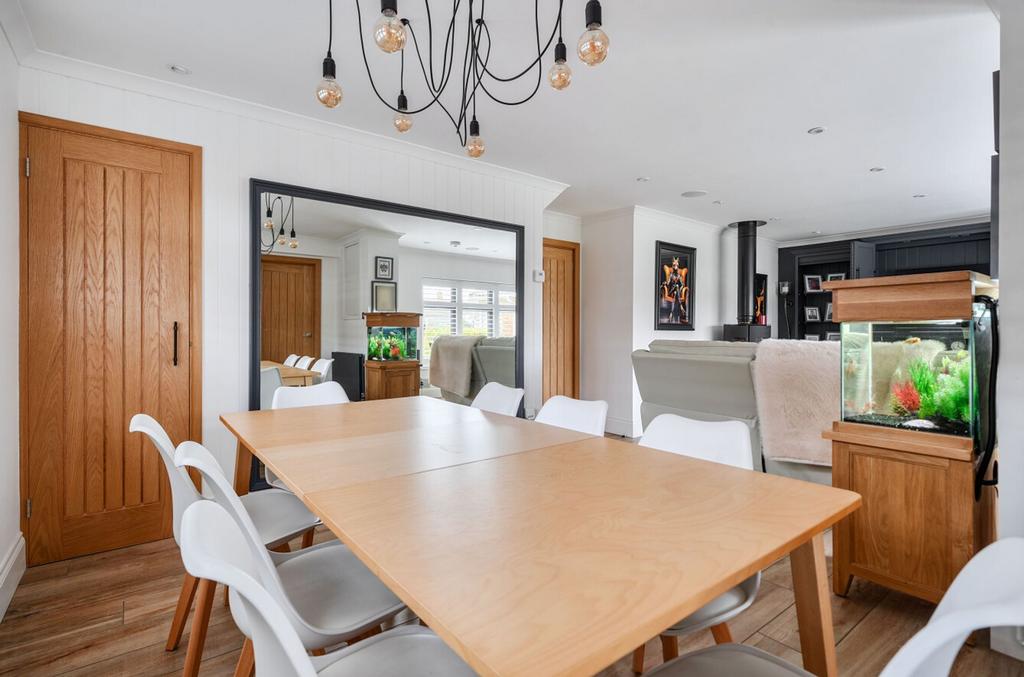 Dining area with bar