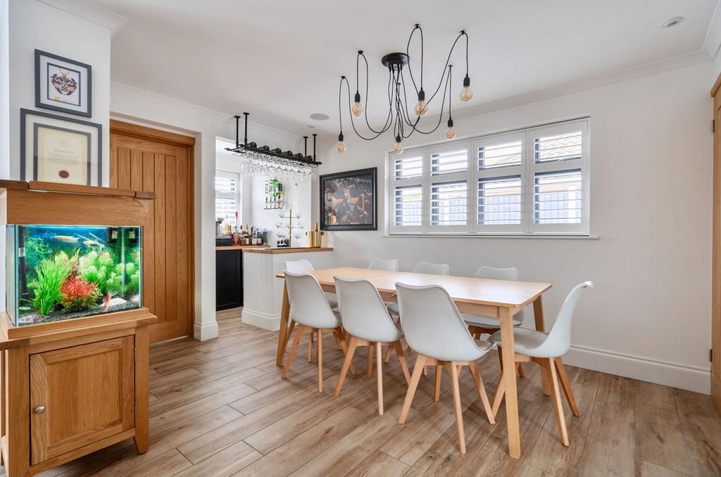 Dining area with bar