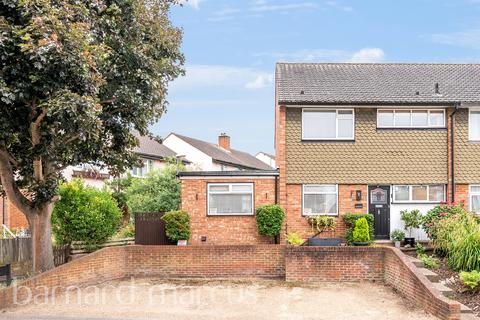 3 bedroom end of terrace house for sale, Garrison Lane, Chessington