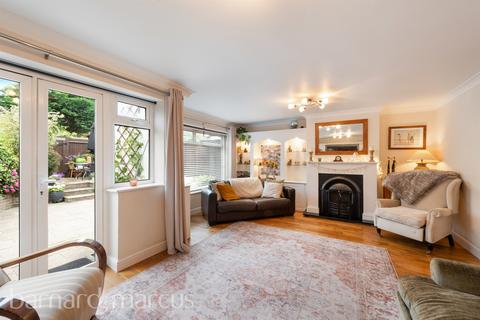 3 bedroom end of terrace house for sale, Garrison Lane, Chessington