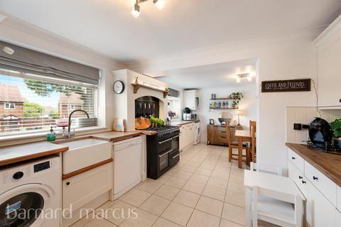 3 bedroom end of terrace house for sale, Garrison Lane, Chessington