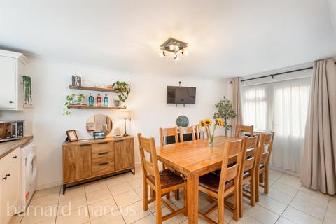3 bedroom end of terrace house for sale, Garrison Lane, Chessington