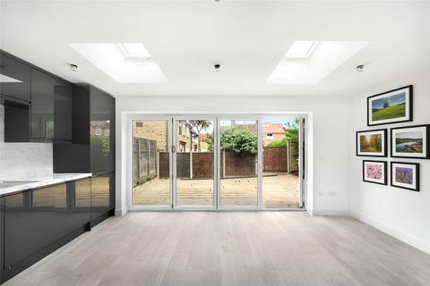 3 bedroom house to rent, Highcombe, Charlton, London, SE7