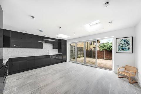 3 bedroom house to rent, Highcombe, Charlton, London, SE7