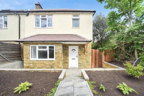 3 bedroom house to rent, Highcombe, Charlton, London, SE7