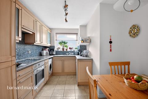 2 bedroom flat for sale, Downs Hill Road, Epsom