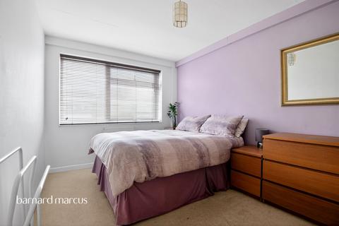 2 bedroom flat for sale, Downs Hill Road, Epsom