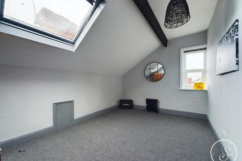 1 bedroom flat to rent, Hollyshaw Lane, Whitkirk, Leeds, LS15