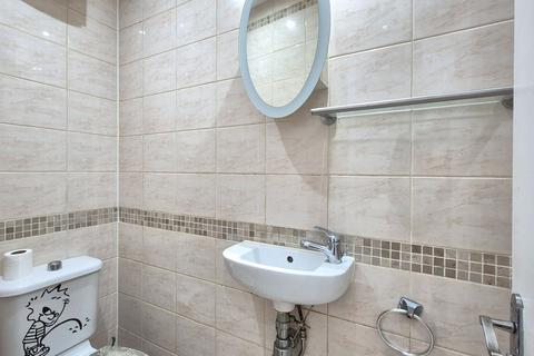 4 bedroom terraced house to rent, Mornington Crescent, Hounslow