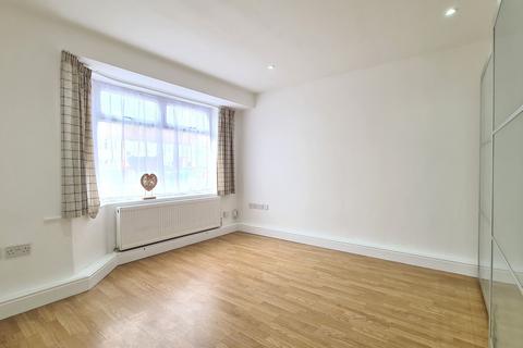 undefined, Mornington Crescent, Hounslow