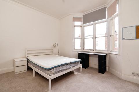 3 bedroom flat to rent, Parkway, Camden, NW1