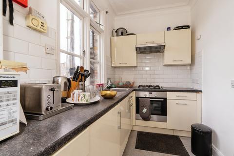 3 bedroom flat to rent, Parkway, Camden, NW1